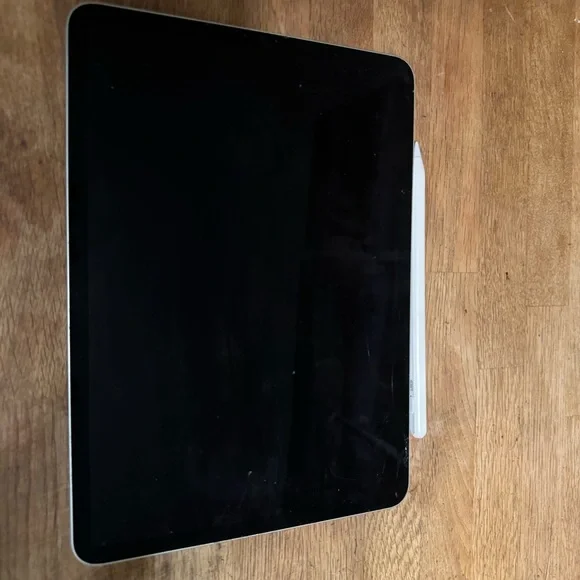 Apple iPad Pro 11” 3rd Gen + Apple Pencil + Case128GBCracked Screen